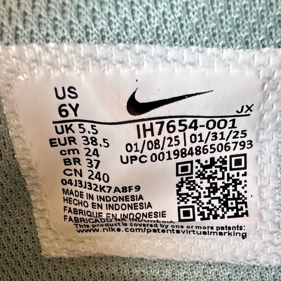 Nike Kids Sneakers in Teal and White - Picture 8 of 8